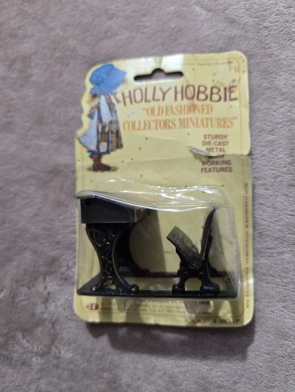 VINTAGE HOLLY HOBBIE METAL DIE-CAST COLLECTORS MINIATURES SCHOOL DESK+CHAIR 1976